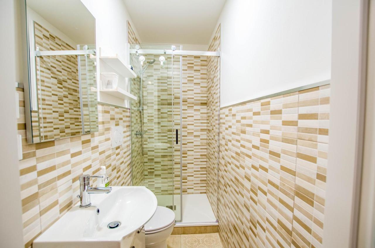 Casa Vacanze Al Teatro ตรีเอสเต ภายนอก รูปภาพ