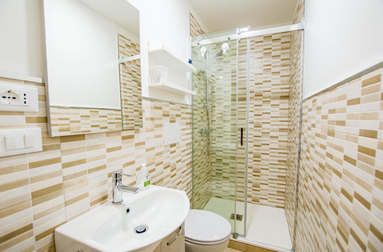 Casa Vacanze Al Teatro ตรีเอสเต ภายนอก รูปภาพ