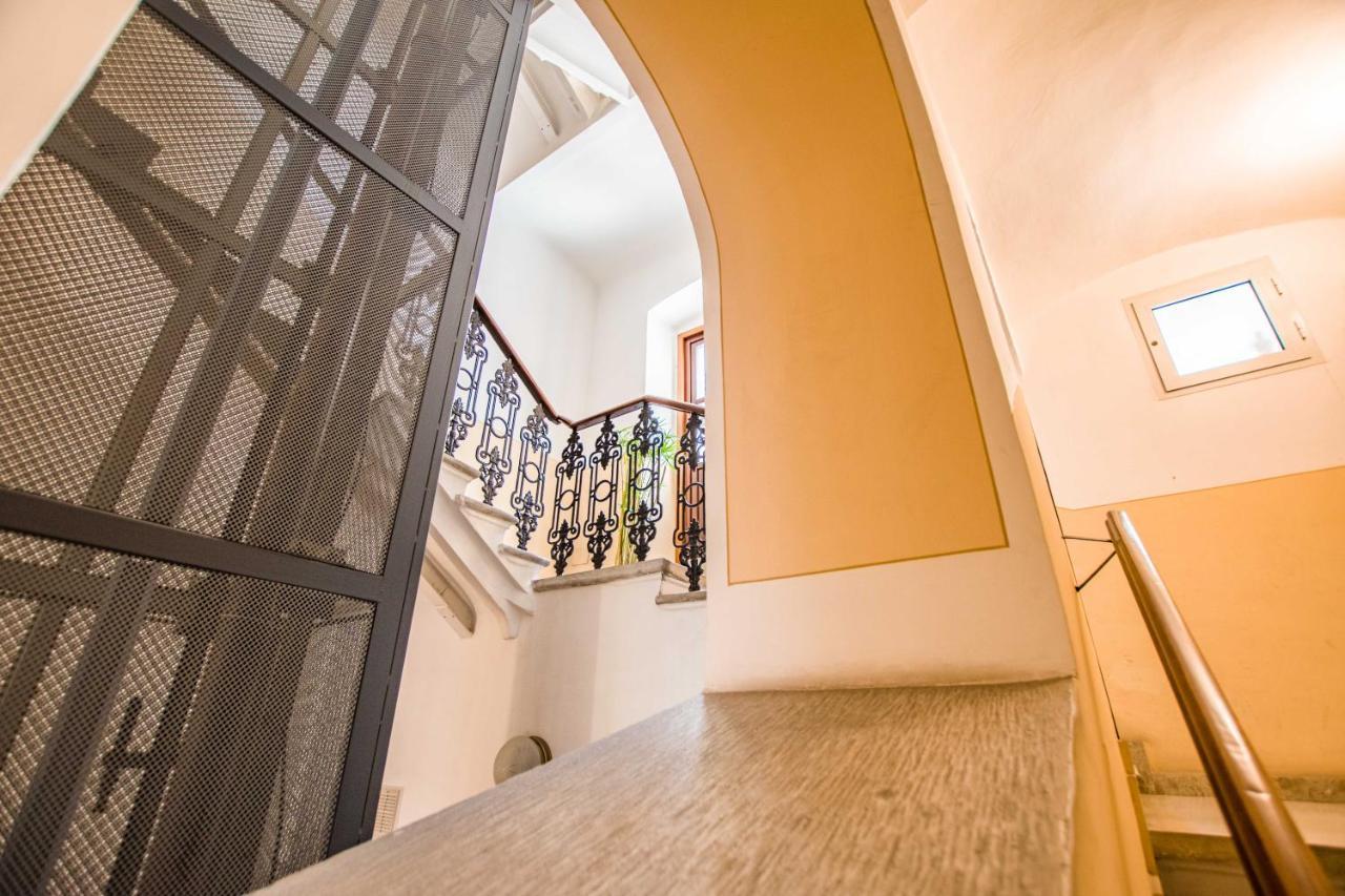 Casa Vacanze Al Teatro ตรีเอสเต ภายนอก รูปภาพ